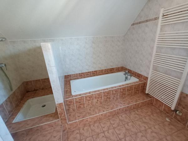 Maison avec dépendances sur 7 ares de terrain