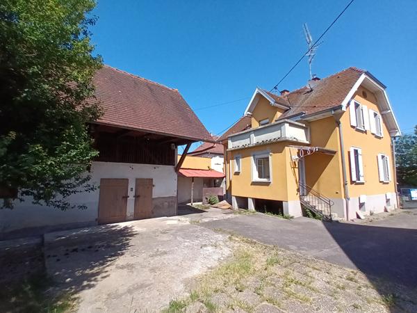 Maison avec dépendances sur 7 ares de terrain