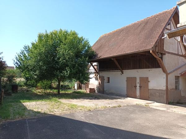 Maison avec dépendances sur 7 ares de terrain