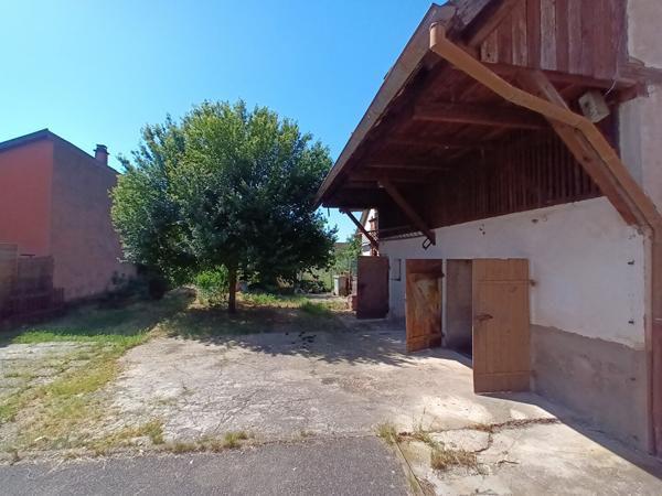Maison avec dépendances sur 7 ares de terrain