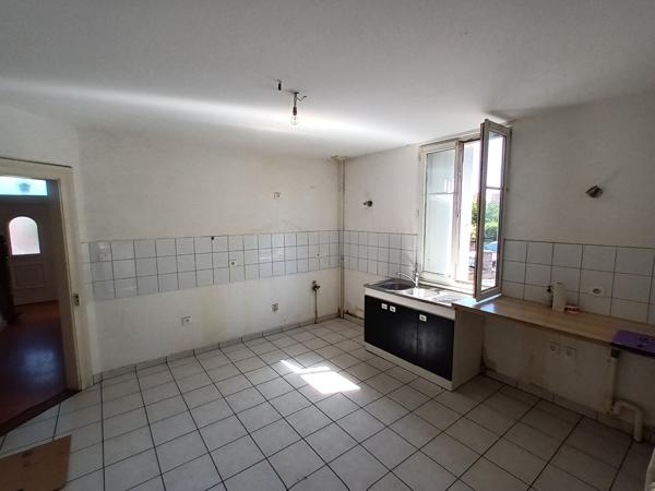 Maison avec dépendances sur 7 ares de terrain