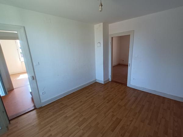 Maison avec dépendances sur 7 ares de terrain
