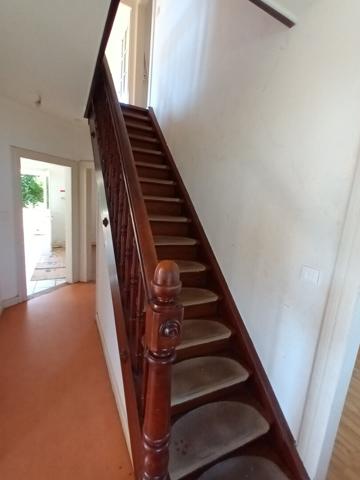 Maison avec dépendances sur 7 ares de terrain