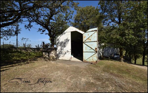 Ensemble immobilier, une maison, trois granges, deux ateliers, 24 hectare de terres.