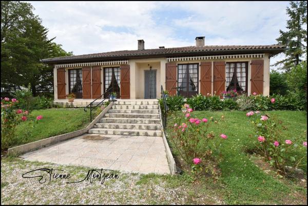 Ensemble immobilier, une maison, trois granges, deux ateliers, 24 hectare de terres.