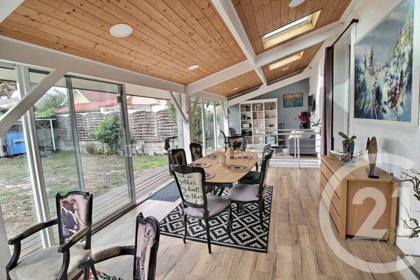 Maison à vendre  6 pièces - 147 m 2   PESSAC  - 33