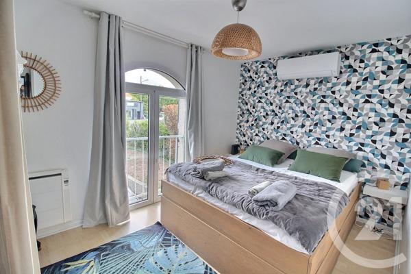 Maison à vendre  6 pièces - 147 m 2   PESSAC  - 33