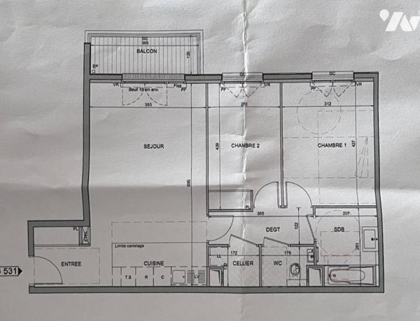 Appartement de 3 pièces en parfait état avec petite terrasse et vue dégagée