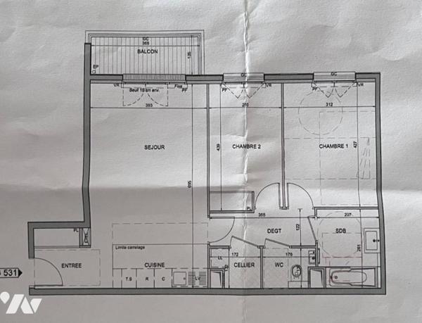 Appartement de 3 pièces en parfait état avec petite terrasse et vue dégagée