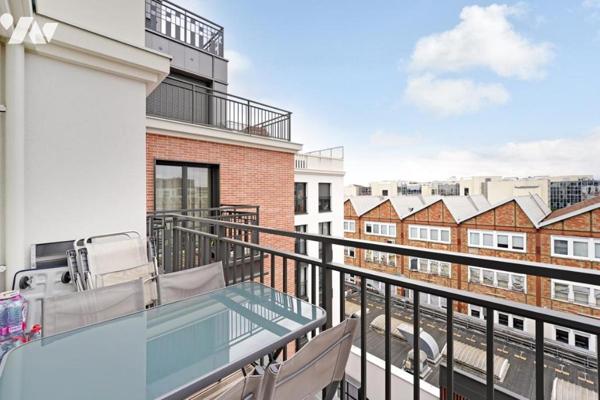 Appartement de 3 pièces en parfait état avec petite terrasse et vue dégagée