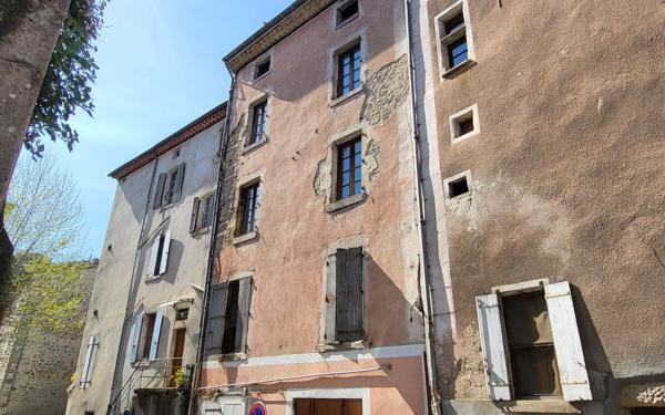 Immeuble à vendre    9 pièces • 200 m2 Largentière