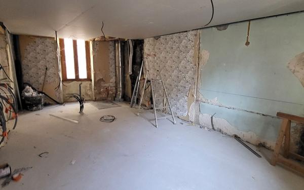 Immeuble à vendre    9 pièces • 200 m2 Largentière