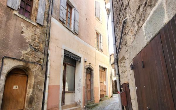 Immeuble à vendre    9 pièces • 200 m2 Largentière