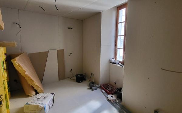 Immeuble à vendre    9 pièces • 200 m2 Largentière