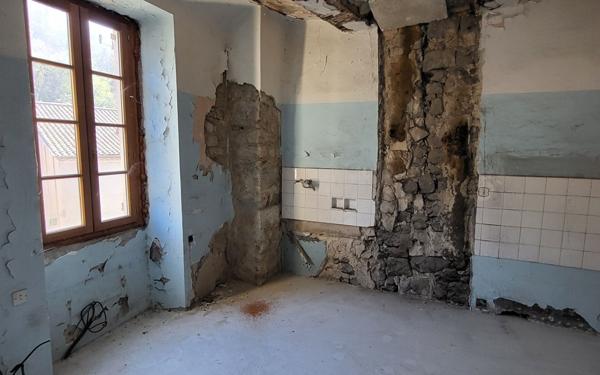 Immeuble à vendre    9 pièces • 200 m2 Largentière