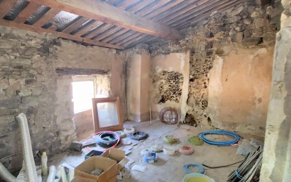 Immeuble à vendre    9 pièces • 200 m2 Largentière