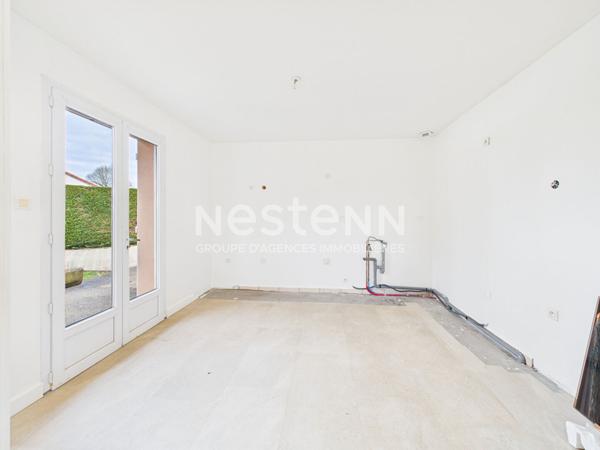 A vendre à Saint Santin Cantales, sur terrain d'environ 700m², mais de type 4 de plain pied, avec garage.