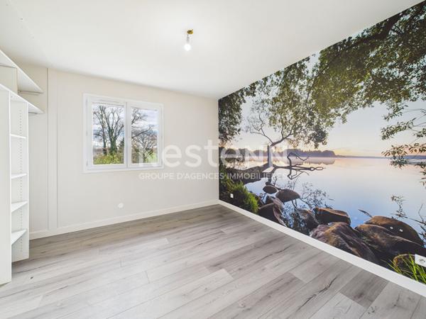 A vendre à Saint Santin Cantales, sur terrain d'environ 700m², mais de type 4 de plain pied, avec garage.