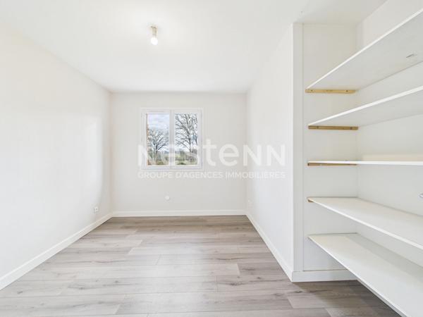 A vendre à Saint Santin Cantales, sur terrain d'environ 700m², mais de type 4 de plain pied, avec garage.