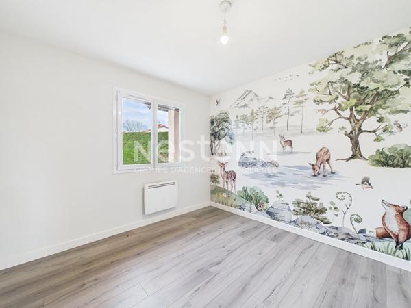 A vendre à Saint Santin Cantales, sur terrain d'environ 700m², mais de type 4 de plain pied, avec garage.