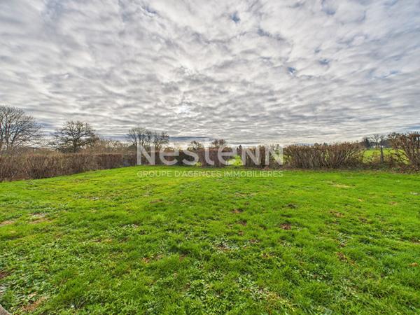 A vendre à Saint Santin Cantales, sur terrain d'environ 700m², mais de type 4 de plain pied, avec garage.