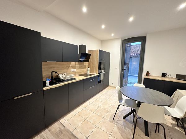 Grand appartement moderne climatisé avec terrasse