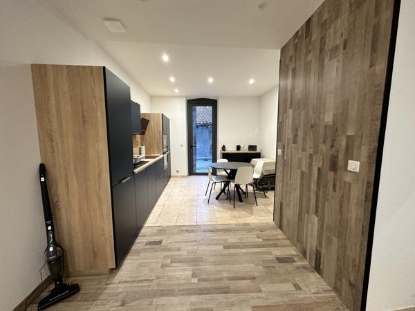 Grand appartement moderne climatisé avec terrasse