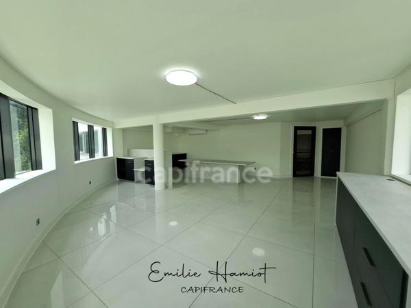 A louer - Local professionnel de 55m² - Zone France - Fort de France - Quartier Dillon Stade