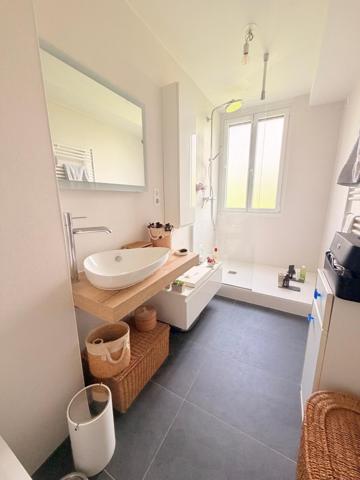 Bel appartement avec jardin et garage privatifs