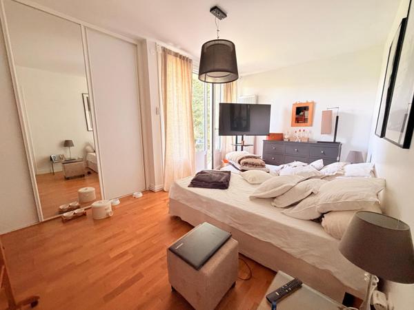 Bel appartement avec jardin et garage privatifs