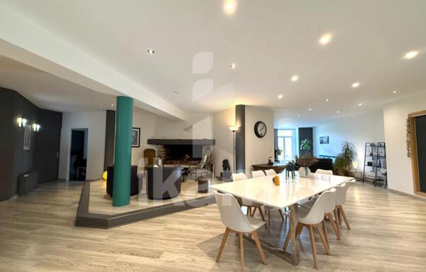 Appartement 7 pièces, 189 m2 de plain pied avec cour, jardins et annexes de 73 m2