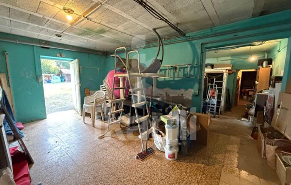 Appartement 7 pièces, 189 m2 de plain pied avec cour, jardins et annexes de 73 m2