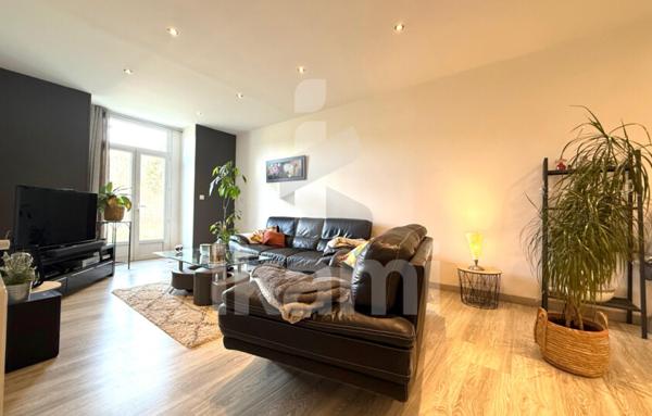 Appartement 7 pièces, 189 m2 de plain pied avec cour, jardins et annexes de 73 m2
