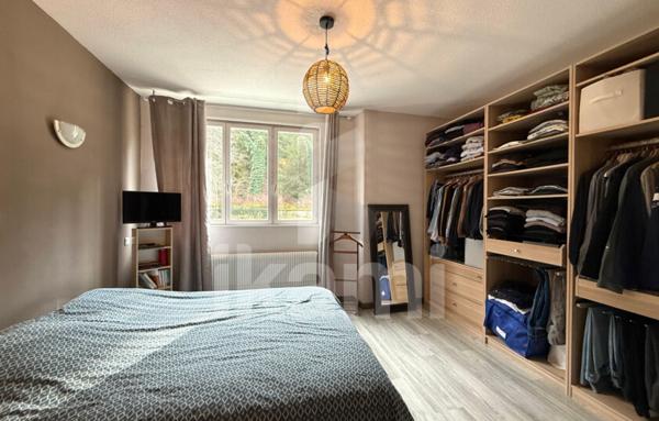 Appartement 7 pièces, 189 m2 de plain pied avec cour, jardins et annexes de 73 m2