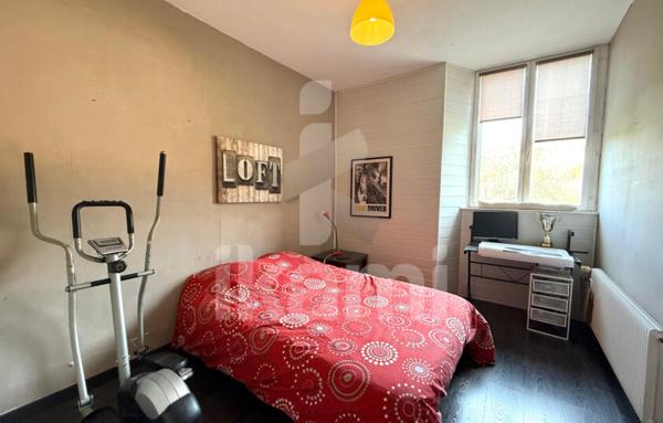 Appartement 7 pièces, 189 m2 de plain pied avec cour, jardins et annexes de 73 m2