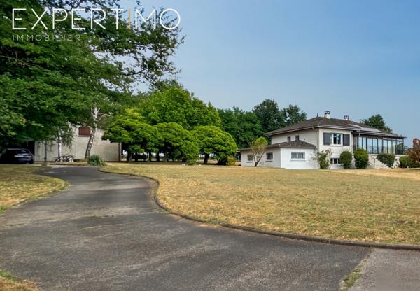 Montmerle-sur-Saône (01090) Deux maisons sur propriété familiale a Montmerle-sur-Saône – Ensemble avec piscine, sur terrain de 8000m²
