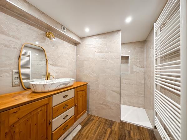 Montmerle-sur-Saône (01090) Deux maisons sur propriété familiale a Montmerle-sur-Saône – Ensemble avec piscine, sur terrain de 8000m²