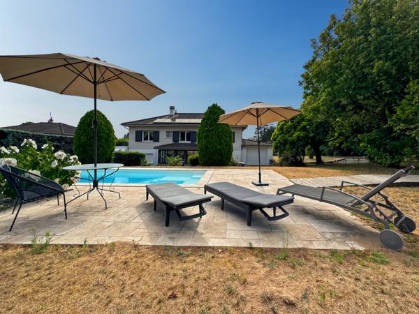 Montmerle-sur-Saône (01090) Deux maisons sur propriété familiale a Montmerle-sur-Saône – Ensemble avec piscine, sur terrain de 8000m²