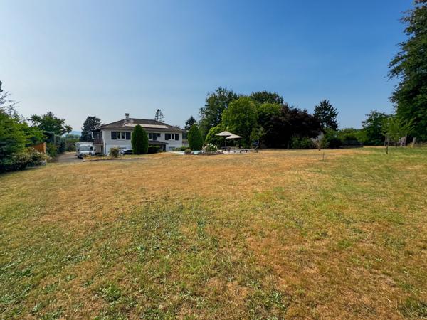 Montmerle-sur-Saône (01090) Deux maisons sur propriété familiale a Montmerle-sur-Saône – Ensemble avec piscine, sur terrain de 8000m²