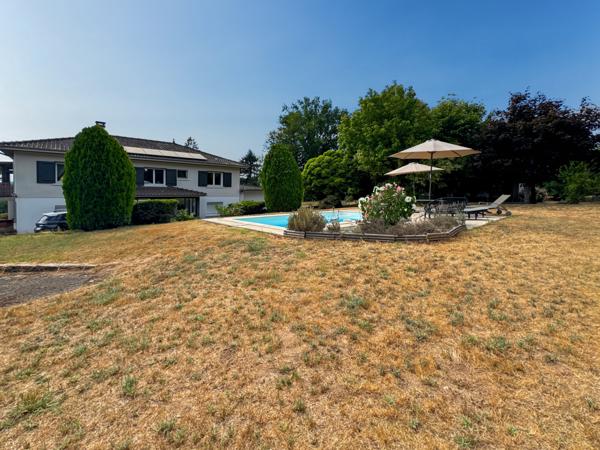 Montmerle-sur-Saône (01090) Deux maisons sur propriété familiale a Montmerle-sur-Saône – Ensemble avec piscine, sur terrain de 8000m²