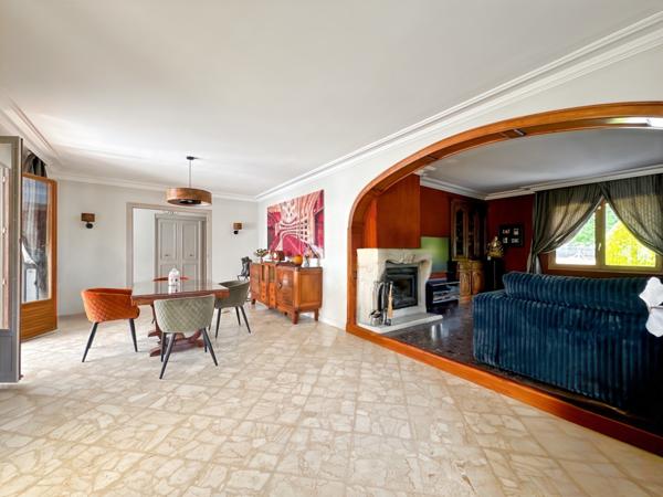 Montmerle-sur-Saône (01090) Deux maisons sur propriété familiale a Montmerle-sur-Saône – Ensemble avec piscine, sur terrain de 8000m²