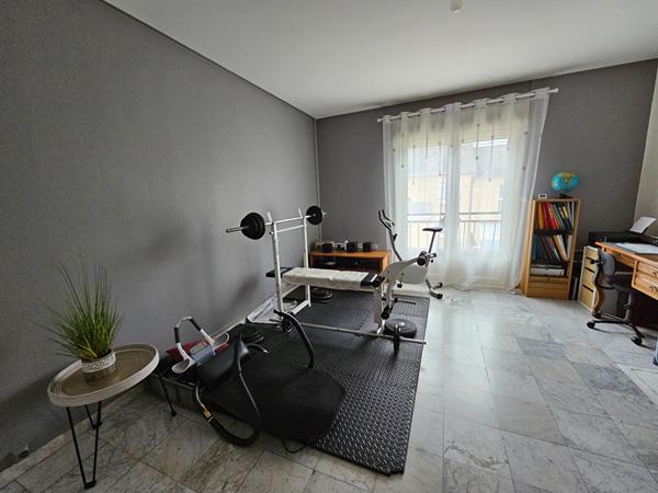 MAISON FAMILIALE RENOVEE 5 CHAMBRES JARDIN CLOS PROCHE CENTRE VILLE ECOLES COMMERCES