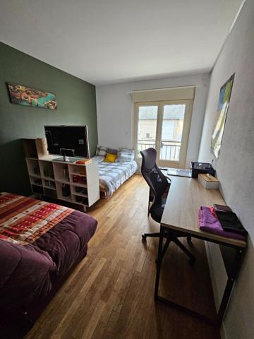 MAISON FAMILIALE RENOVEE 5 CHAMBRES JARDIN CLOS PROCHE CENTRE VILLE ECOLES COMMERCES