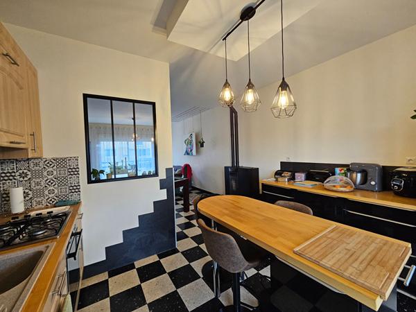 MAISON FAMILIALE RENOVEE 5 CHAMBRES JARDIN CLOS PROCHE CENTRE VILLE ECOLES COMMERCES