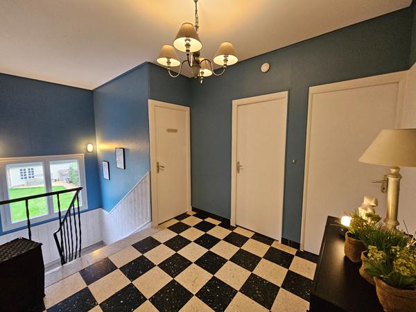 MAISON FAMILIALE RENOVEE 5 CHAMBRES JARDIN CLOS PROCHE CENTRE VILLE ECOLES COMMERCES