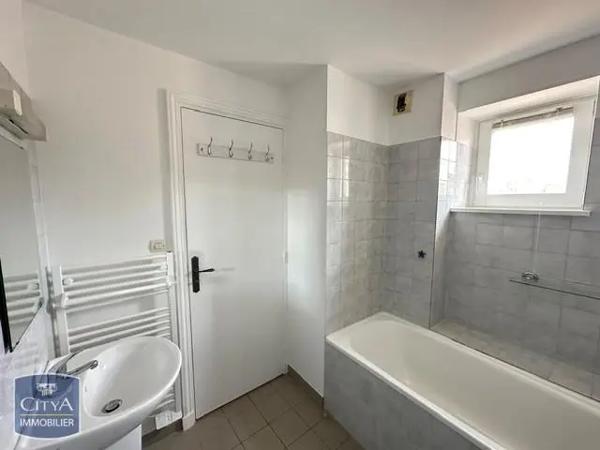 Appartement à louer 2 pièces 53.08m² Mâcon (71000)