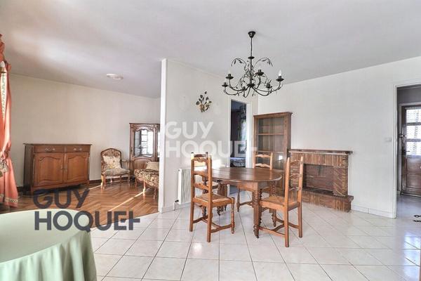 Beaumont le Roger, écoles et commerces à pied!