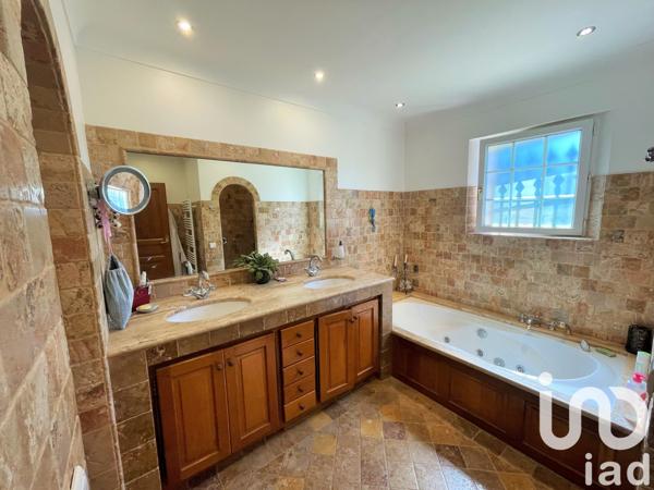 Maison à vendre 5 pièces 200 m² Cogolin