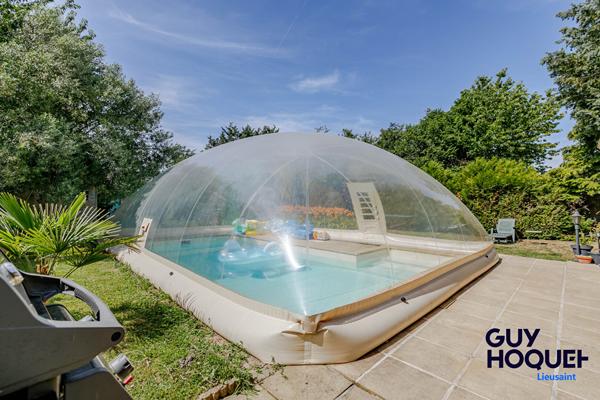 Maison familiale de 170 m²  et 1200 m² de terrain avec piscine et dépendance  à vendre à Réau