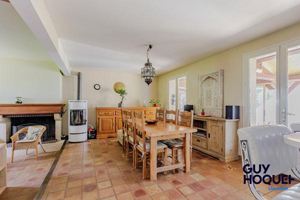 Maison familiale de 170 m²  et 1200 m² de terrain avec piscine et dépendance  à vendre à Réau
